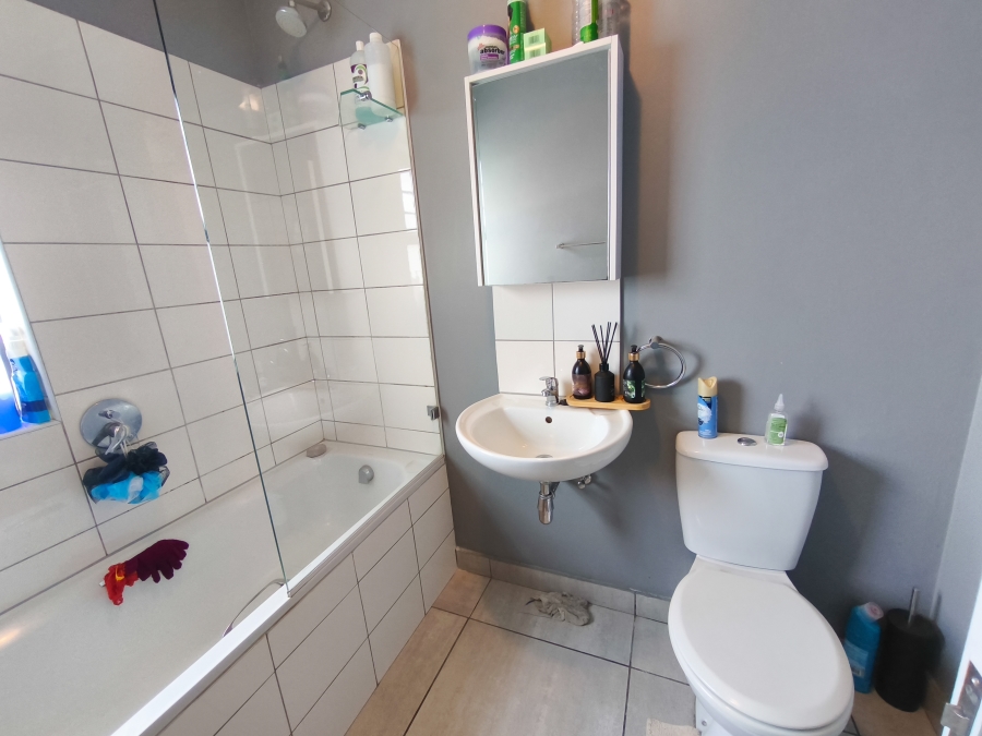 2 Bedroom Property for Sale in Aan de Wijnlanden Western Cape